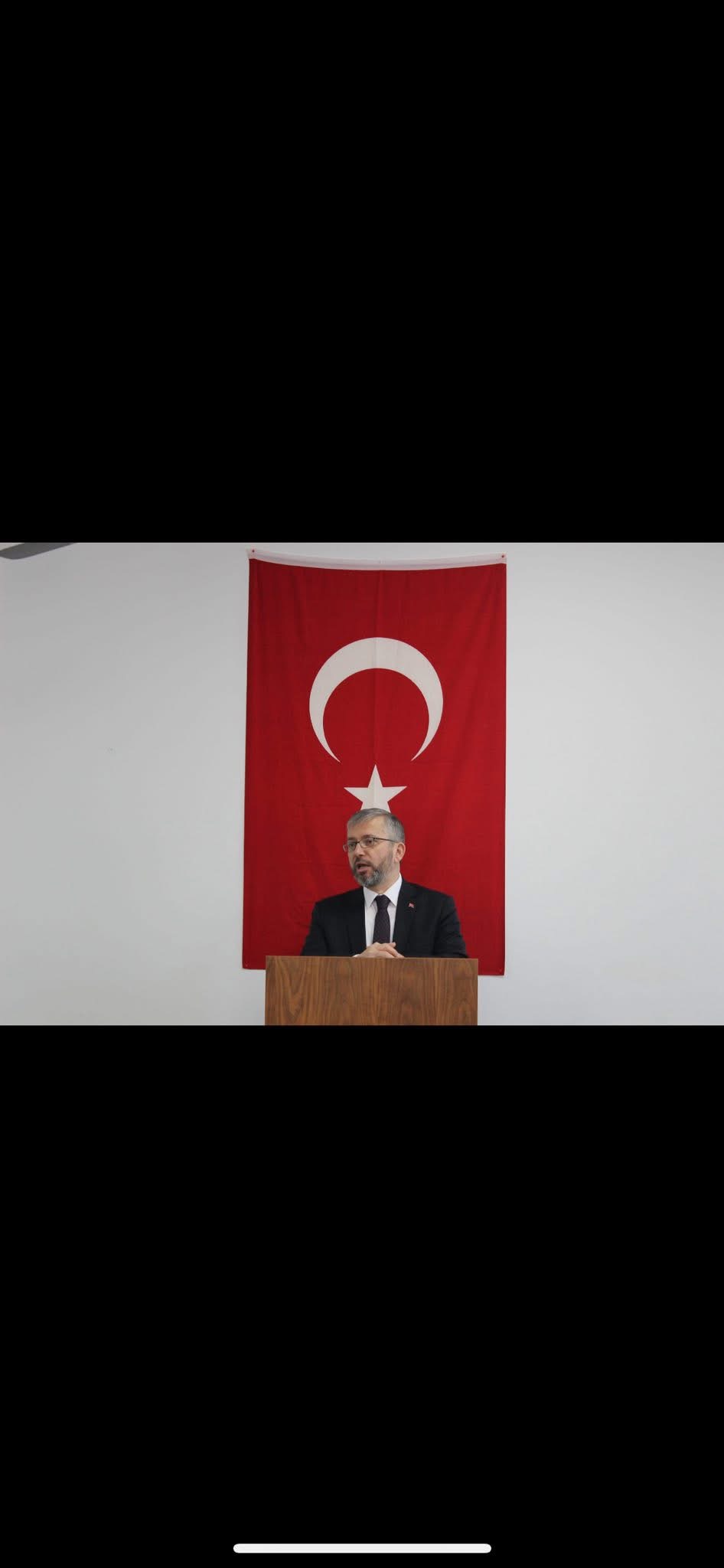 Toplum programında konuşmacı